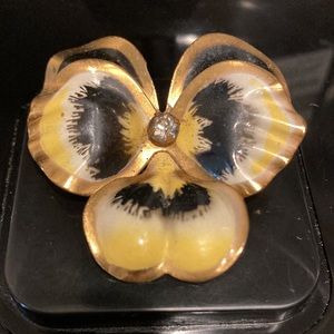 VINTAGE ENAMEL FLOWER BROACH